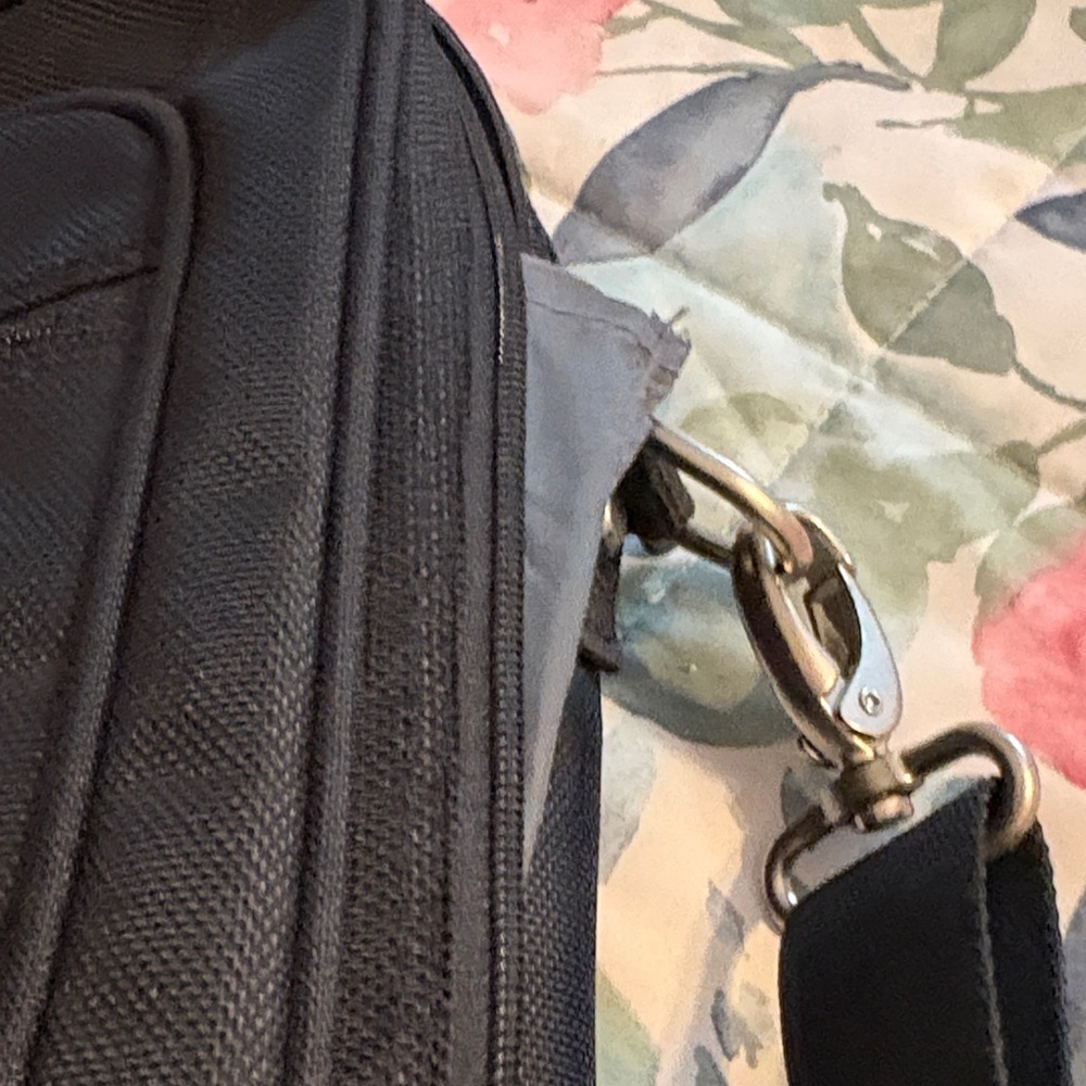 Dell Professional Black Laptop Messenger Bag - Picture 12 of 13